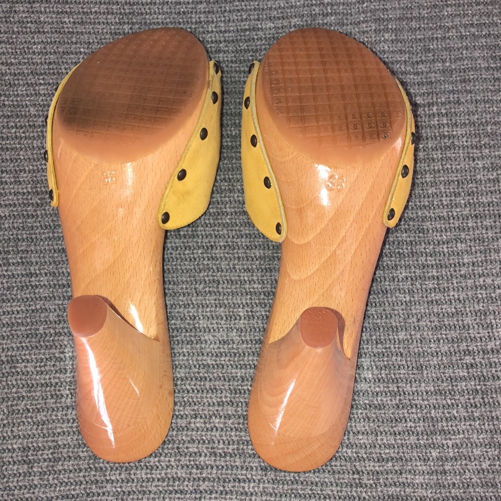 !SOLD! CHANEL Vintage Mules Yellow Suede - Picture 8 of 8